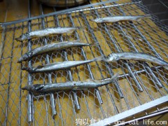 狗狗補充鈣質小點心『烤柳葉魚』